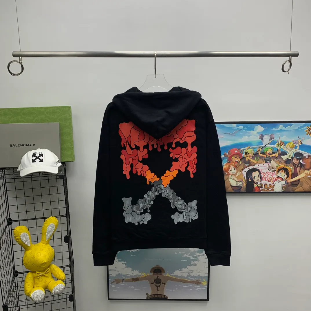 [New] Top tested version, the new OFF-WHITE water droplets dissolve ice cream, glue arrows, same style hooded sweatshirts for male and female couples stars, graffiti arrow series, European niche culture, high street, versatile, inkjet graffiti water drop arrows 💧 hot melt gradient effect! The printing adopts the imported glue hot stamping process. The printing has an overlapping and melting texture, creating a three-dimensional and dynamic effect. After high temperature and heat fixation, the firmness is very high, so there is no need to worry about the printing fading and falling off easily! The fabric is made of custom-woven and dyed pure cotton twill terry that has been pre-shrunk by washing and treated to prevent pilling. The collar is elastic and the collar is all hemmed. The collar will not deform even after repeated cleaning for a long time!  Complete range of PB packaging bags with wash water label tags and comparison support! 🚩Wall crack recommendation is different from the market currency! A full set of customized accessories! Strict quality control! ZP-purchasing agent of the same level! It’s extremely difficult to reproduce, so don’t be afraid of any comparison! Give it away and keep it for yourself. Color: black. Size chart: XS-L P:390